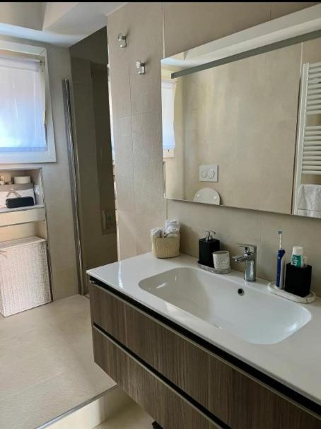 Cozy One Bedroom Apartment In Milano, Brera Екстериор снимка