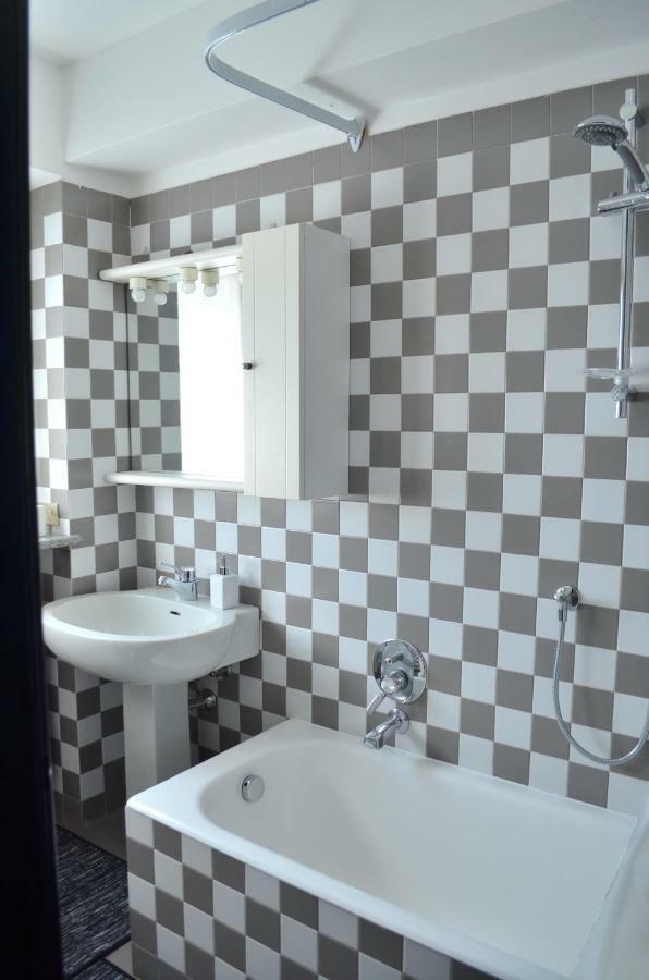 Cozy One Bedroom Apartment In Milano, Brera Екстериор снимка